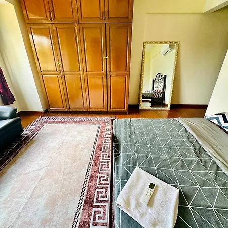 Comfy Haven Master Bedroom Lake View With Free Wifi & Free Parking Cyberjaya Bagian luar foto