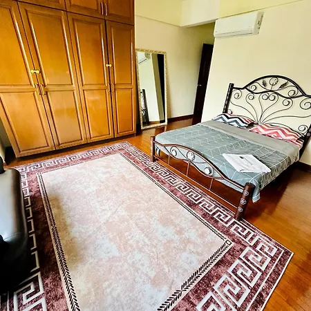 Comfy Haven Master Bedroom Lake View With Free Wifi & Free Parking Cyberjaya Bagian luar foto
