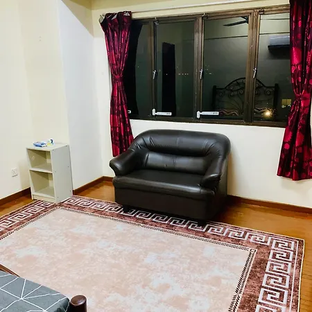 Comfy Haven Master Bedroom Lake View With Free Wifi & Free Parking Cyberjaya Bagian luar foto
