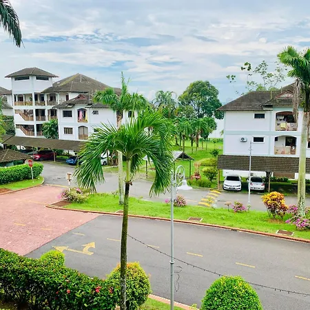 Comfy Haven Master Bedroom Lake View With Free Wifi & Free Parking Cyberjaya Bagian luar foto