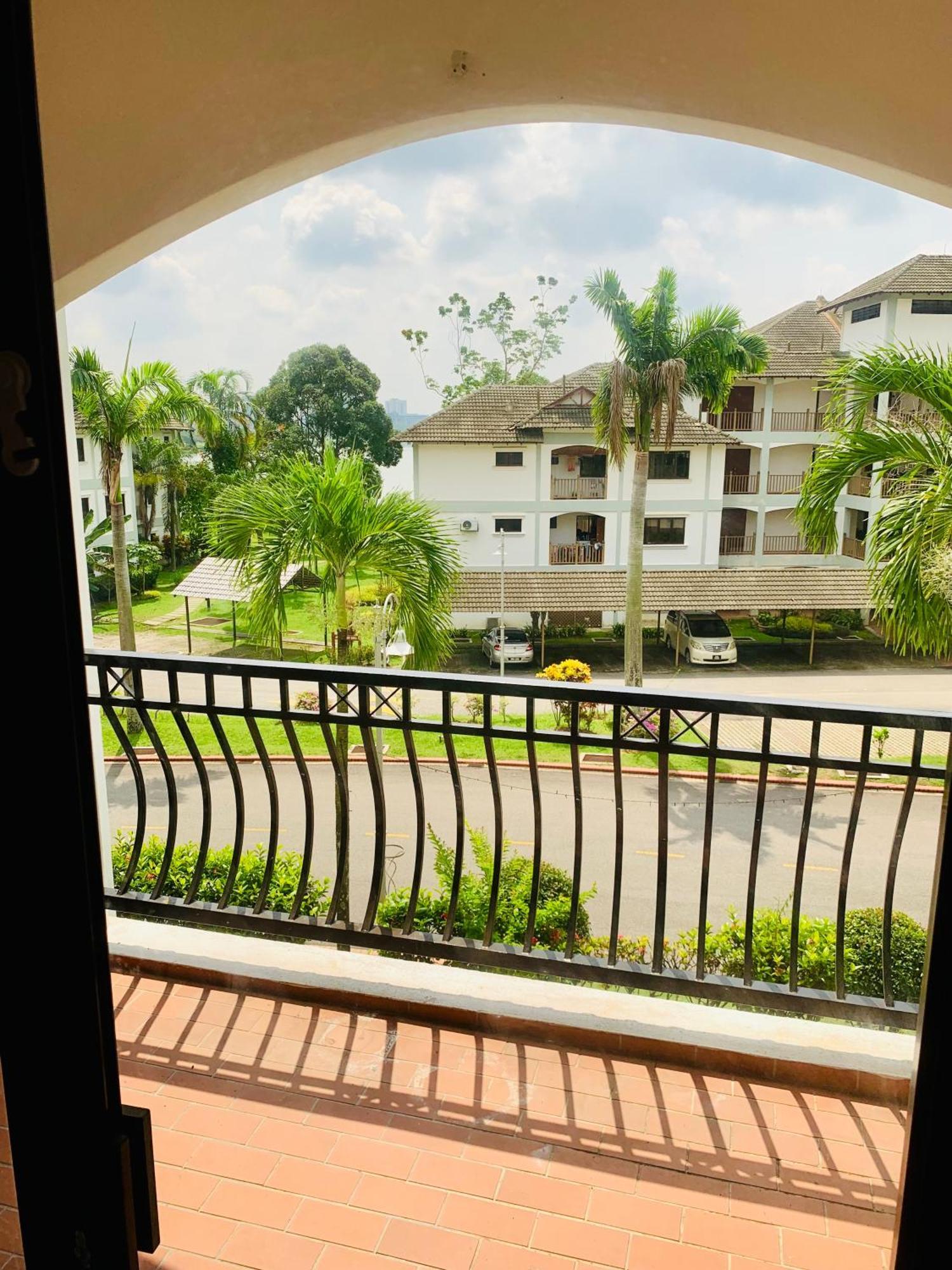 Comfy Haven Master Bedroom View With Free Wifi & Free Parking Apartment *