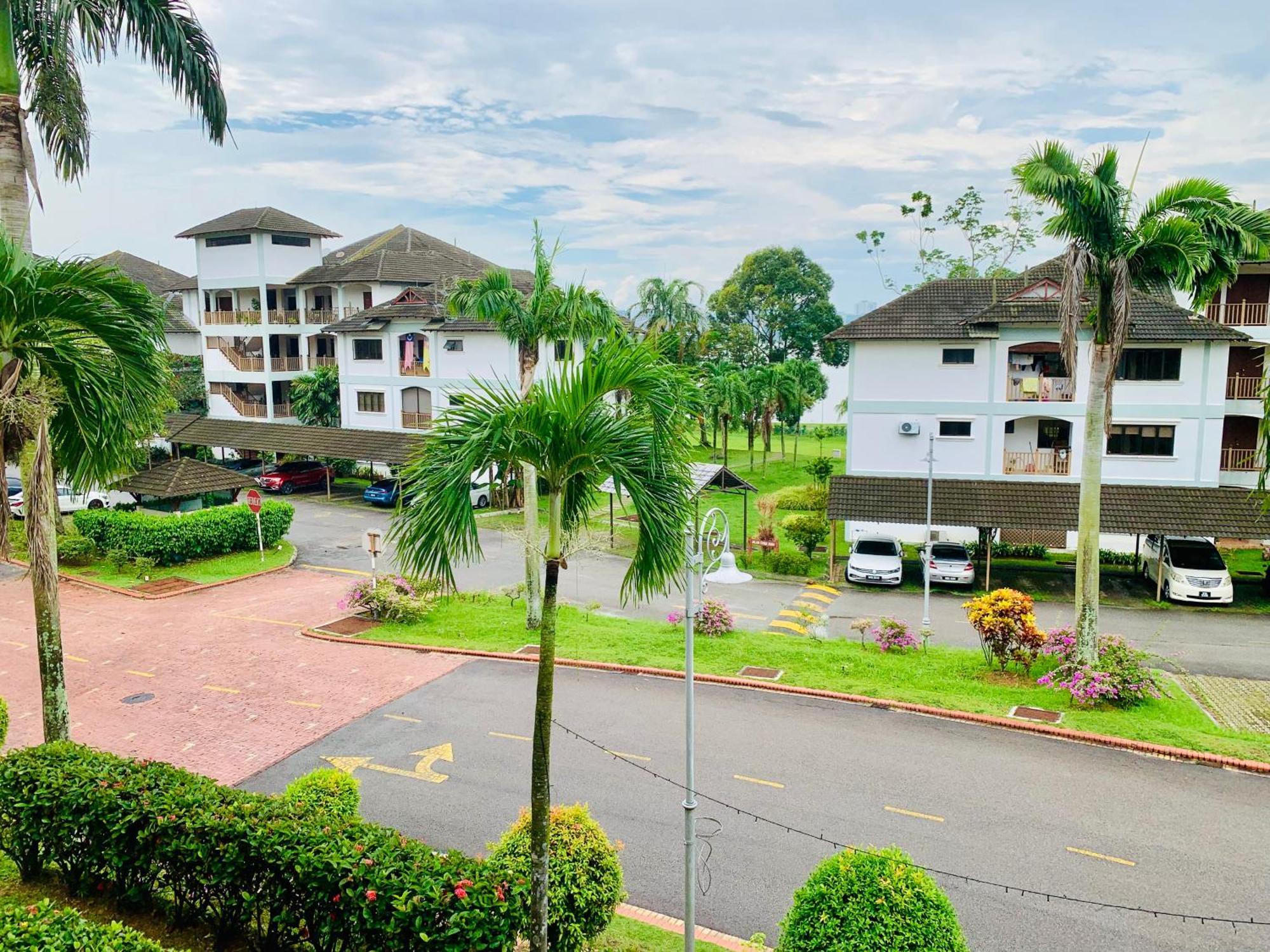 Comfy Haven Master Bedroom View With Free Wifi & Free Parking * Cyberjaya
