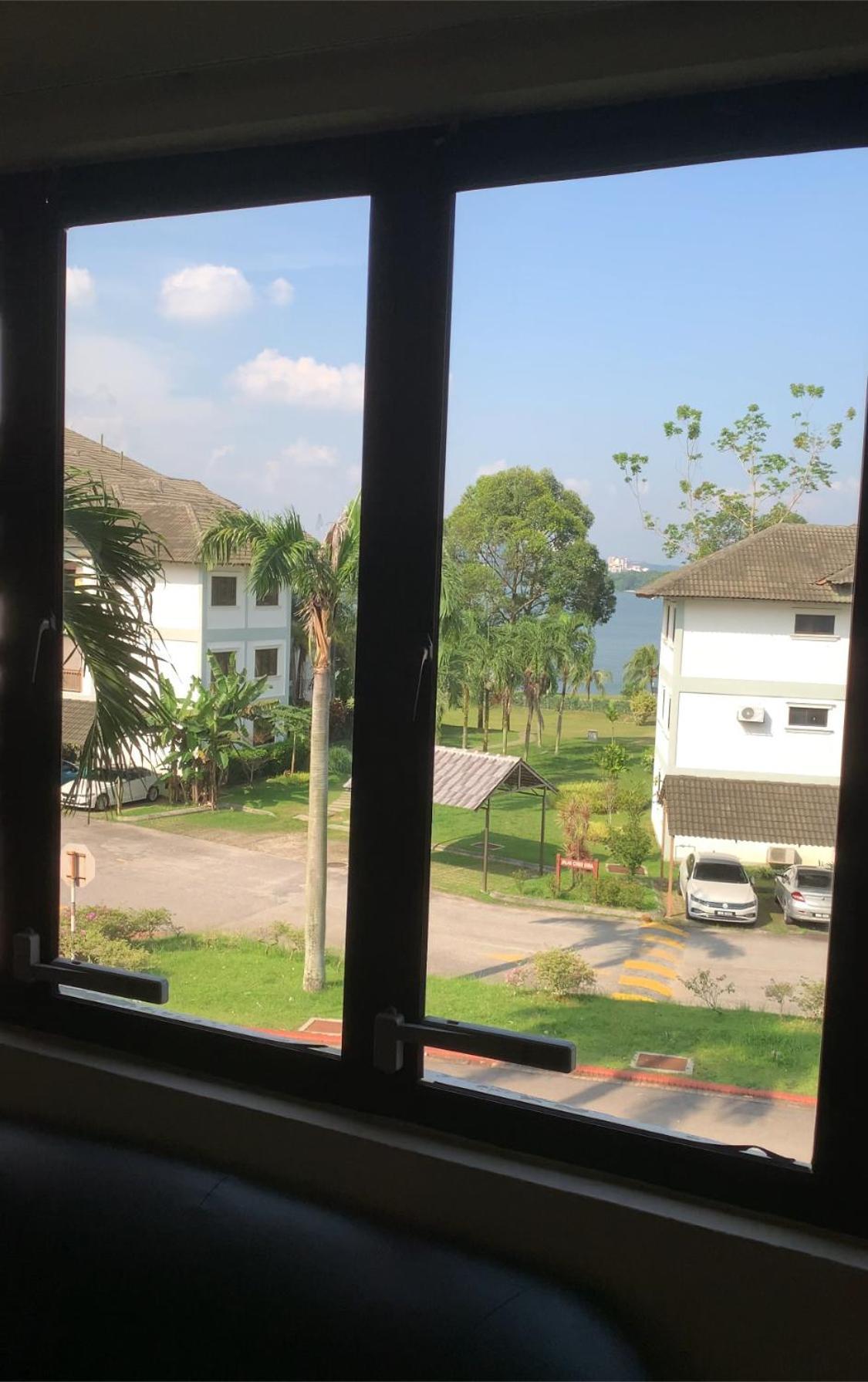Comfy Haven Master Bedroom View With Free Wifi & Free Parking Apartment