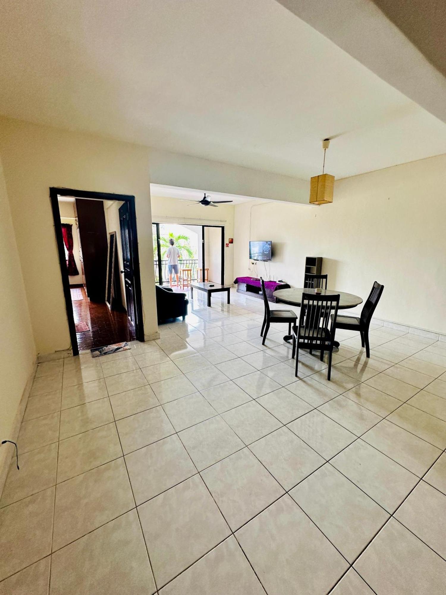 Comfy Haven Master Bedroom View With Free Wifi & Free Parking Cyberjaya